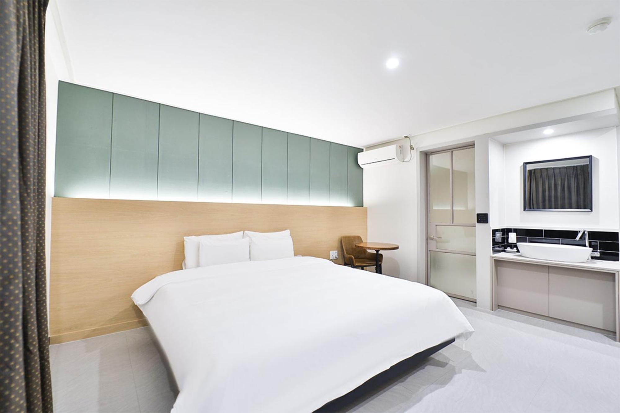Calm Rest Hotel Busan Sasang エクステリア 写真