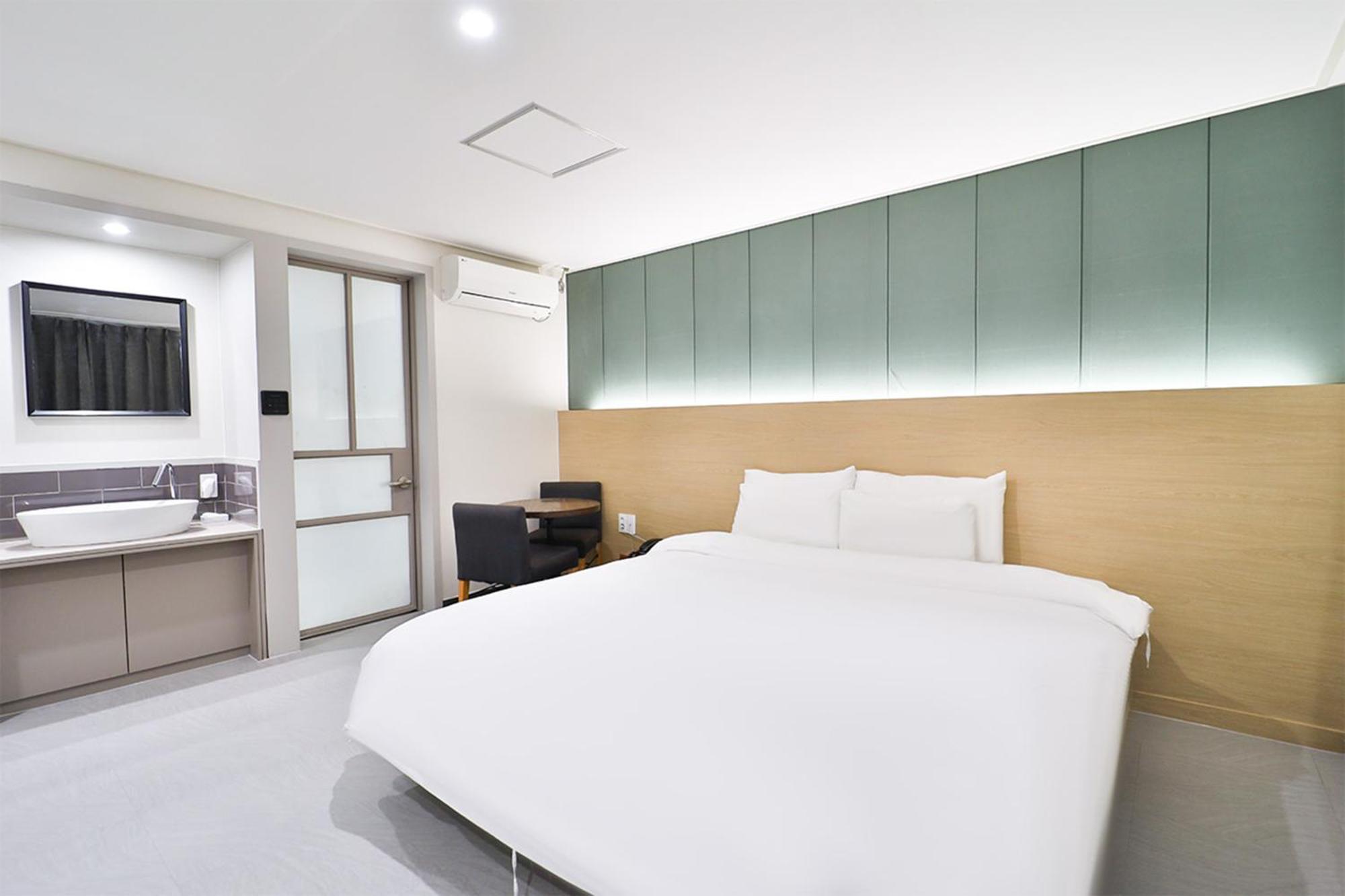 Calm Rest Hotel Busan Sasang エクステリア 写真