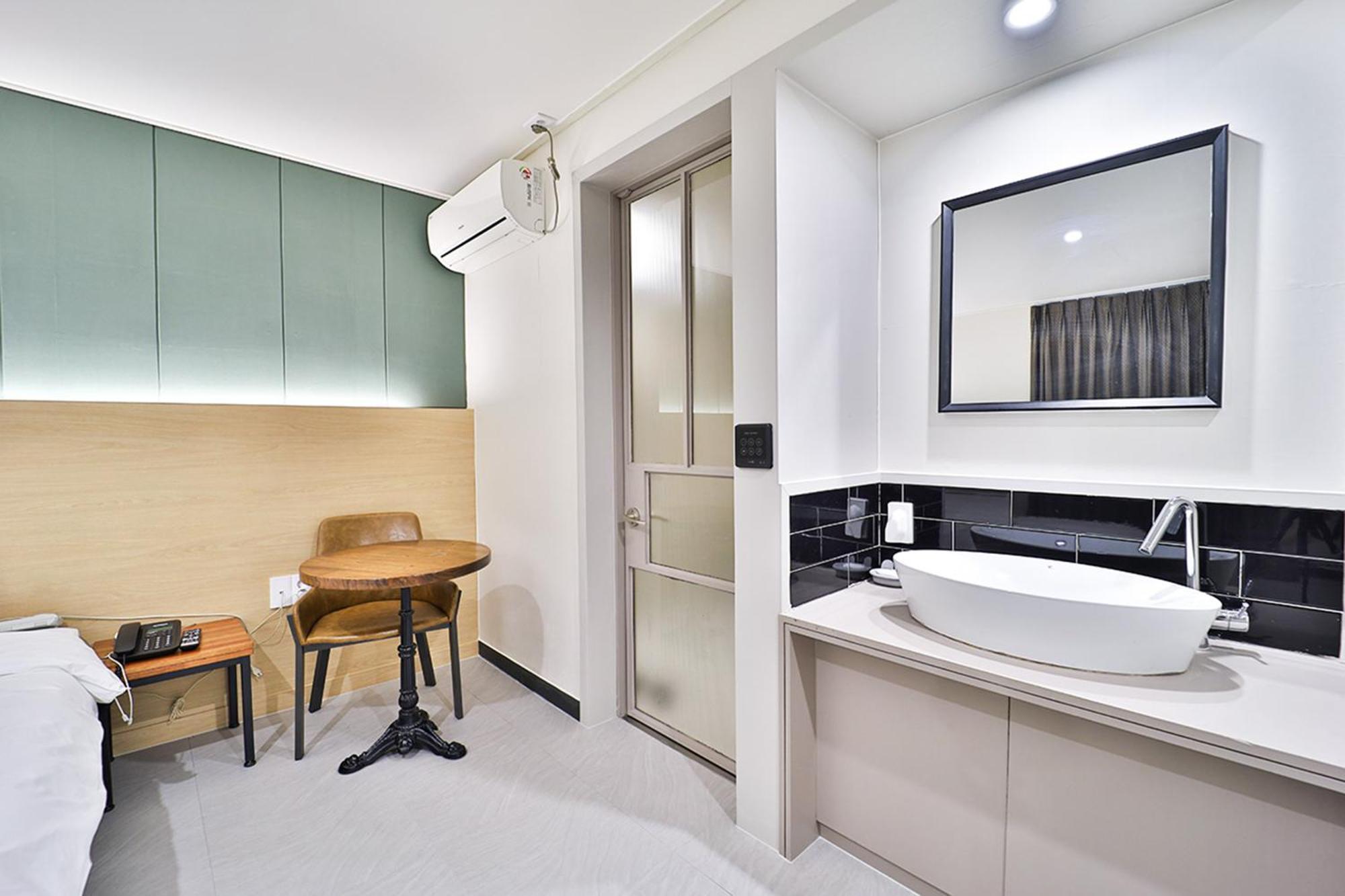Calm Rest Hotel Busan Sasang エクステリア 写真