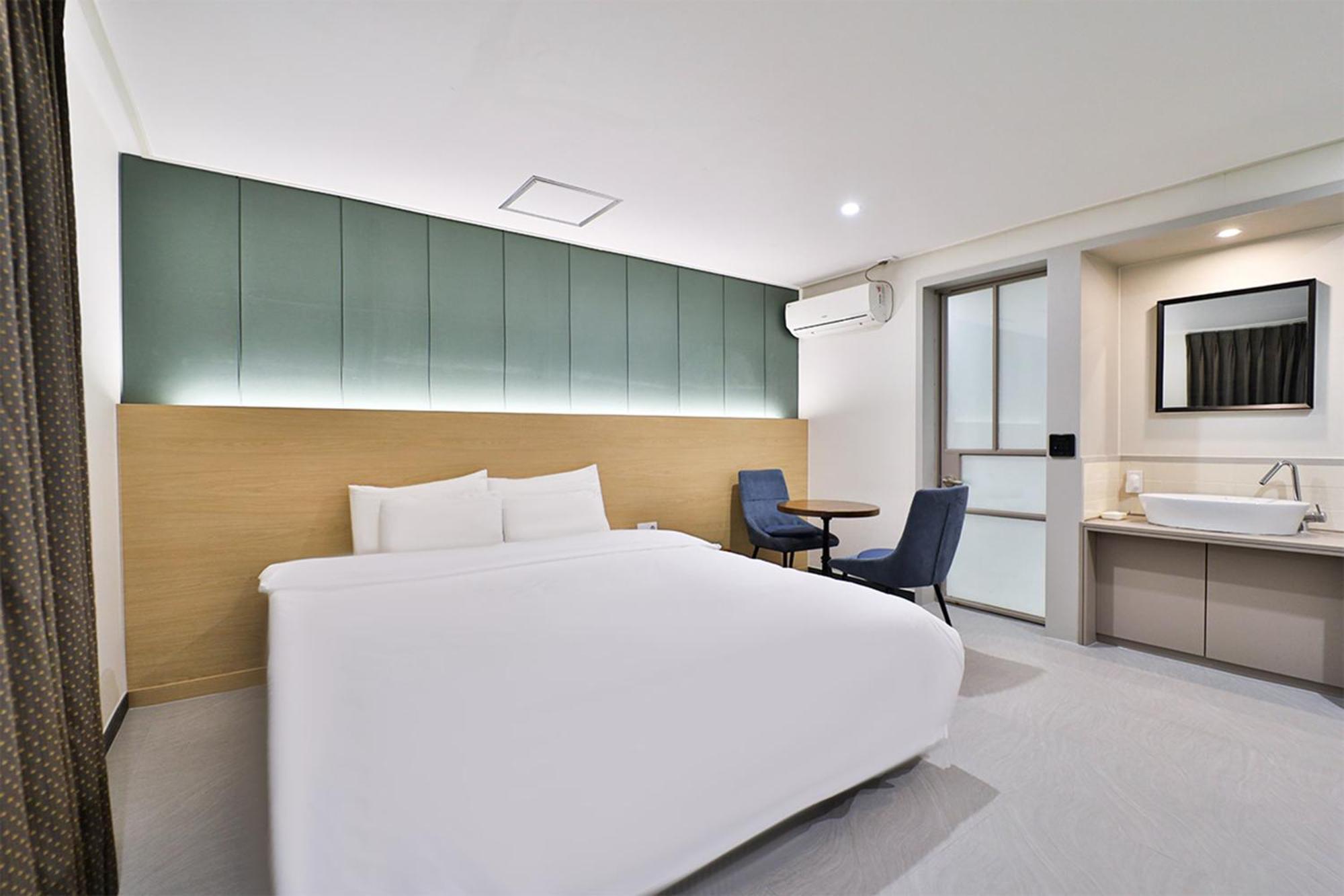 Calm Rest Hotel Busan Sasang エクステリア 写真