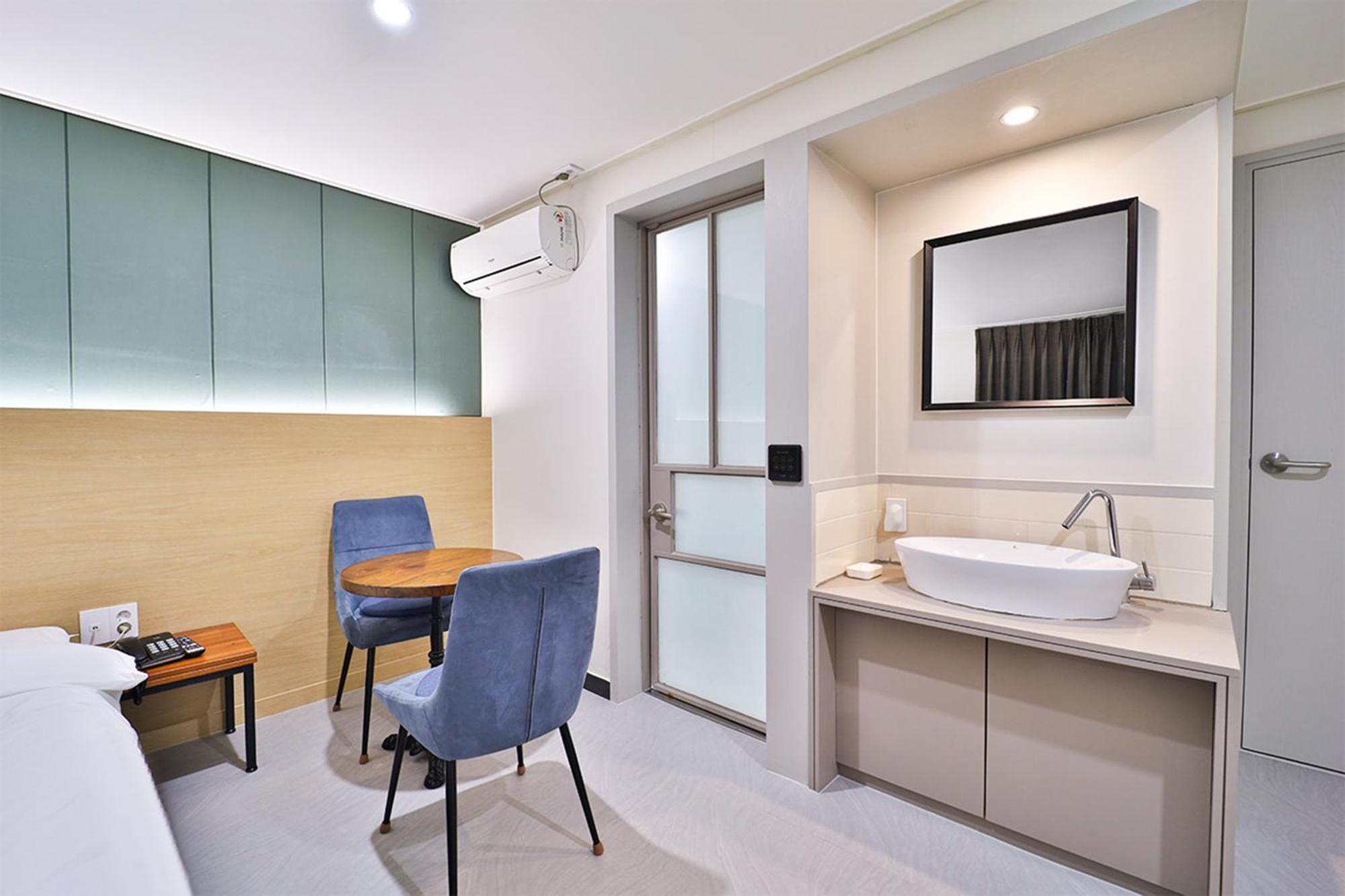 Calm Rest Hotel Busan Sasang エクステリア 写真