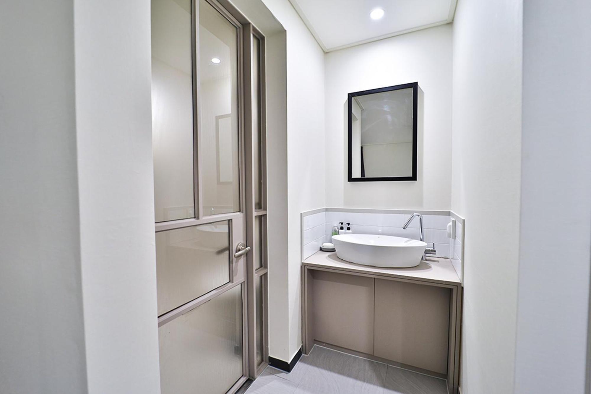 Calm Rest Hotel Busan Sasang エクステリア 写真