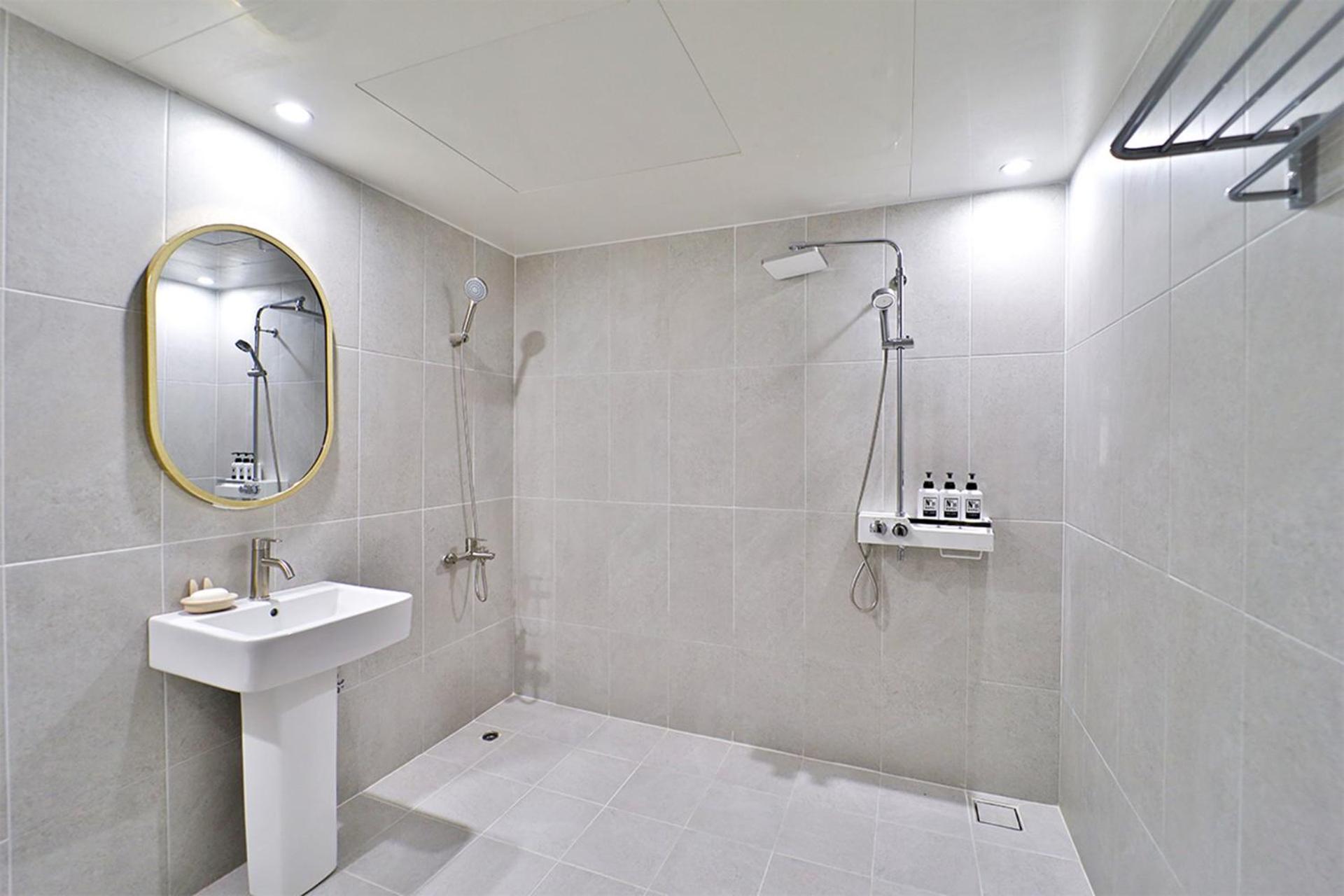 Calm Rest Hotel Busan Sasang エクステリア 写真
